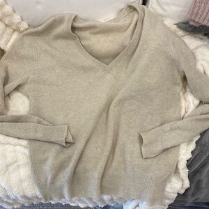 Women's V-Neck Cashmere Sweater - beige